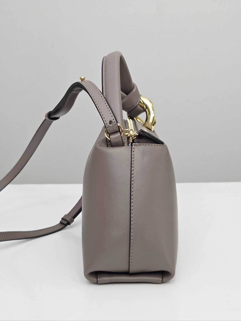 JW ANDERSON THE JWA SMALL CORNER BAG - TAUPE LEATHER - Picture 7 of 15